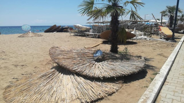 Българските туристи не се плашат от бурите, остават в Гърция 