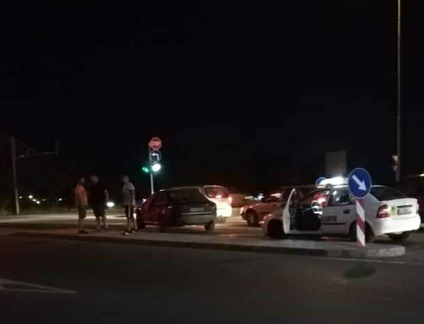Завря от полиция и мутри след зрелищна катастрофа по тъмна доба в Бургас (СНИМКИ)