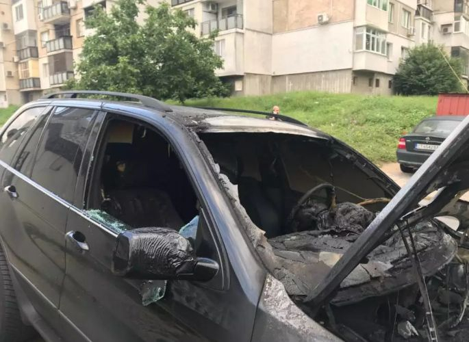 Казанлъчанин видя своя джип BMW Х5 тази заран и изпадна в шок (СНИМКИ)