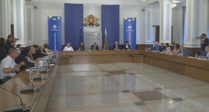Тристранката отхвърли идеята за 10 заплати за второ и трето дете и повишаването на пенсиите по нова формула