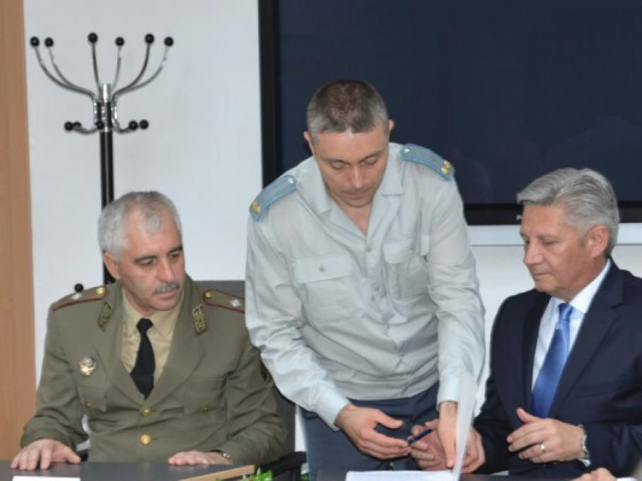  Прокопиев и Василев оплетоха в мрежите си и военното разузнаване