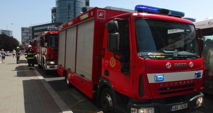 Балкон с 15 деца се срути, страшно е... 