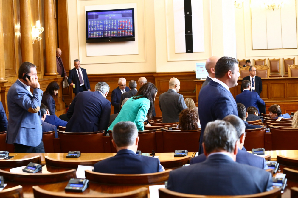 На второ четене: Парламентът ратифицира международните договори за F-16 