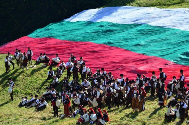 Това е България! Изумителни СНИМКИ и ВИДЕО от събора в Рожен  