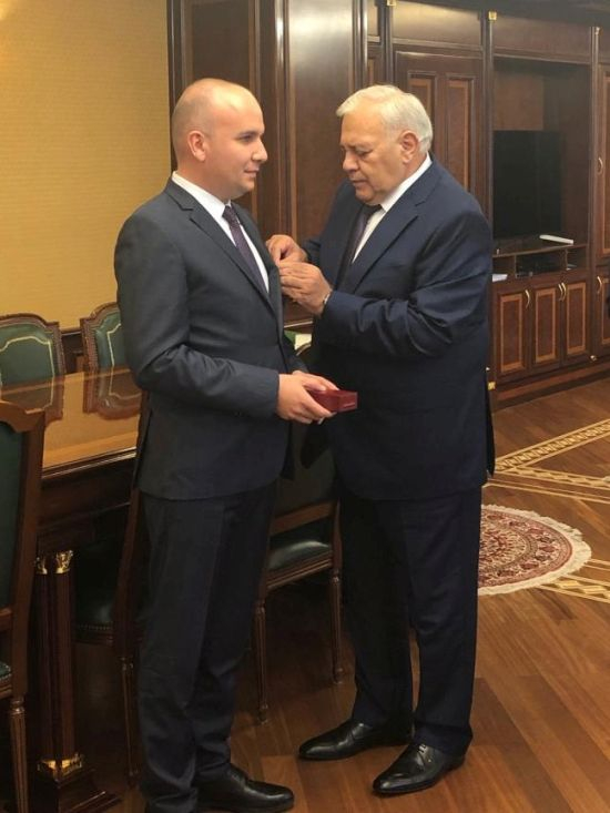 Евродепутатът Илхан Кючюк удостоен с престижен орден от парламента на Азербайджан