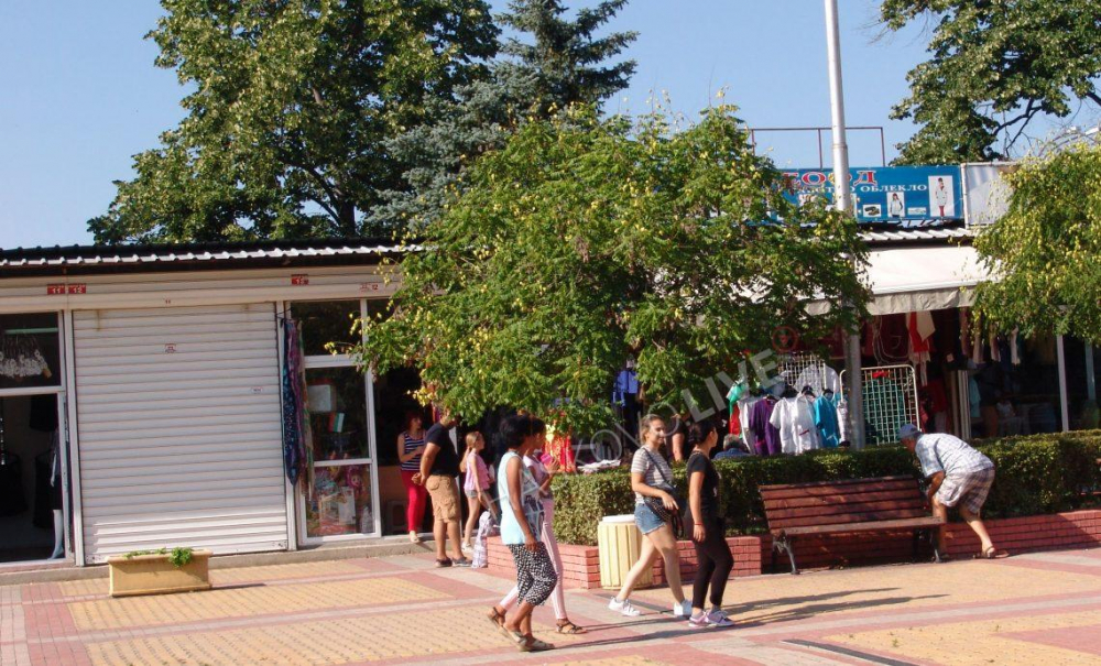 Блузи по 1 лев в Димитровград, няма кой да ги купи СНИМКИ