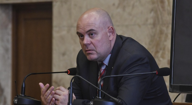 Прокурор Гешев с горещо разкритие за фирмата, в която работи хакерът Кристиян