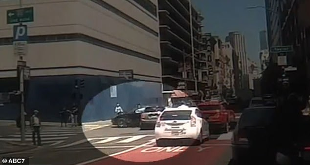 Жена не успя да спаси съпруга си от разбесняла се тесла ВИДЕО