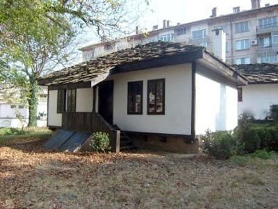 Секс оргии и алкохол в къщата-музей на известен наш революционер