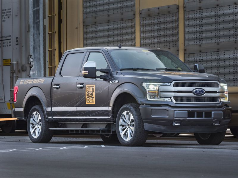 454 тона - ще се справи ли с първото си изпитание електрическият пикап на Ford? ВИДЕО