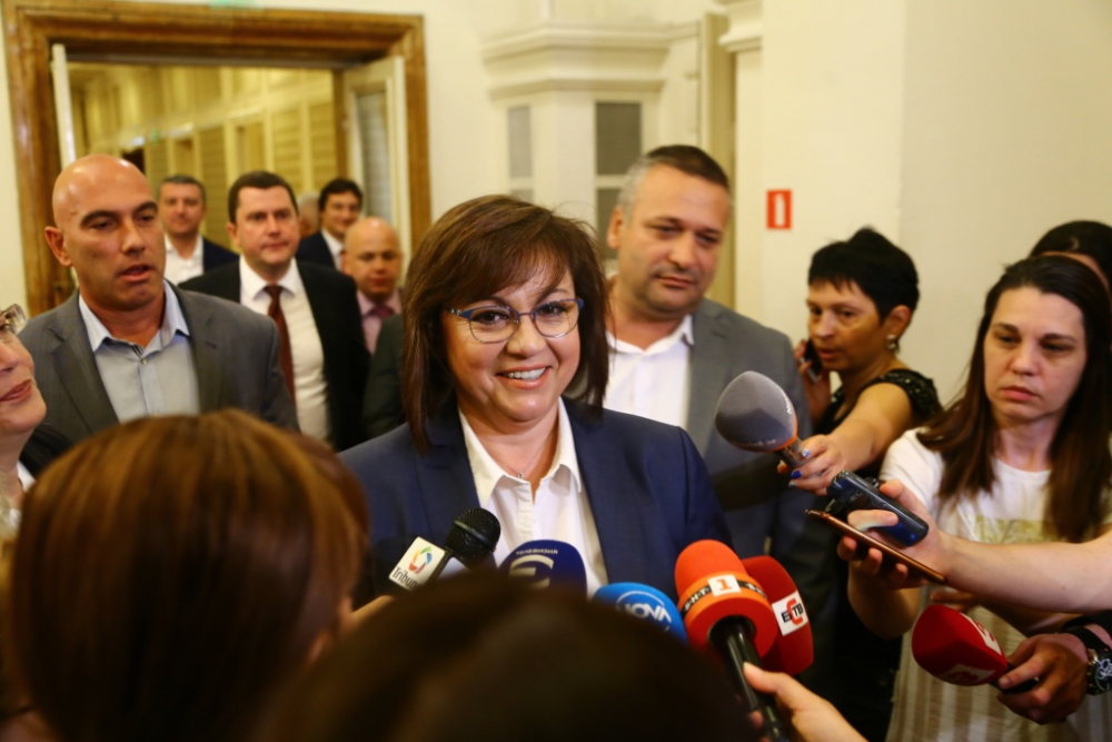 Нинова с уникално предложение към правителството за личните документи след атака срещу НАП