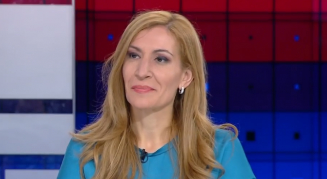 Министър Ангелкова обясни на какво се дължи спадът на туристи на Черноморието