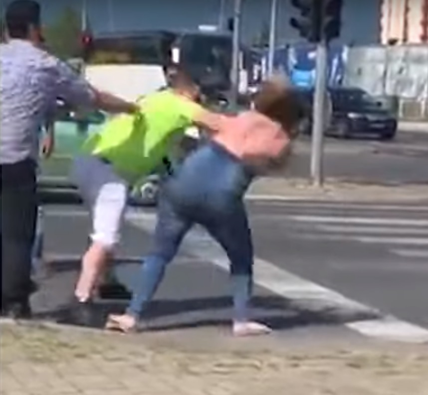Таксиджия наби жена, защото нямал дребни (ВИДЕО)