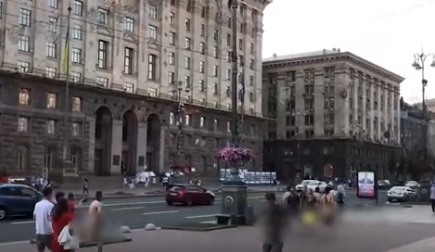 Шаш в Киев: Чисто голи украинци тичат по Майдана (ВИДЕО 18+)