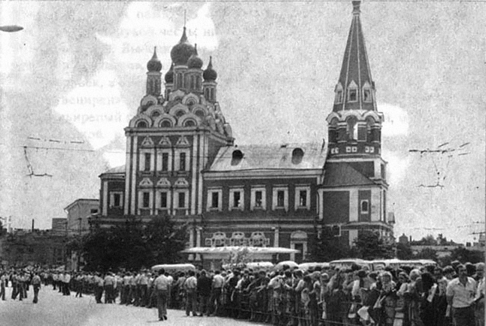 Цялата истина за погребението на Висоцки! Уникални СНИМКИ