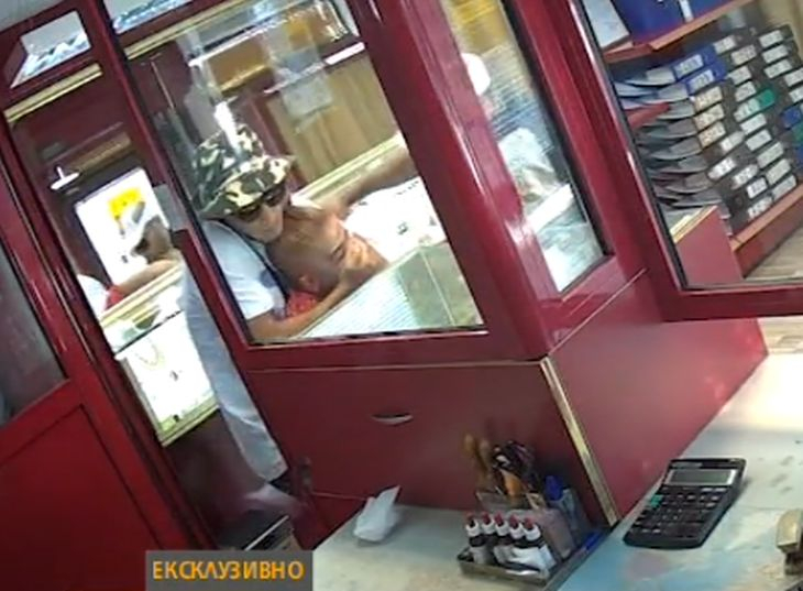 Брутално ВИДЕО как мутрите пребиват служителката в обраната заложна къща