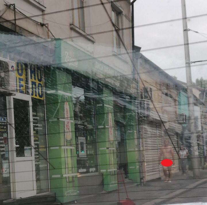 Софиянци изтрещяха и тръгнаха чисто голи по улицата! СНИМКИ 18+