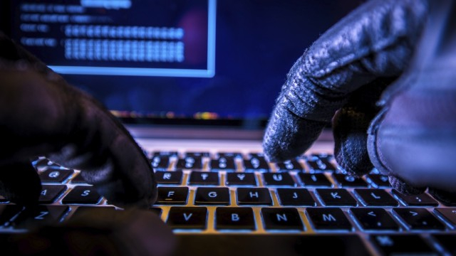 "Пратка": Хакер предлага нова бази данни с 5000 български потребители