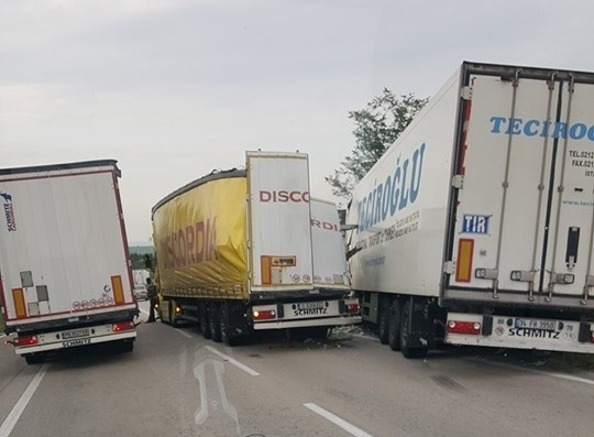 Толкова зрелищно меле на Е-79 скоро не се бе случвало! СНИМКИ