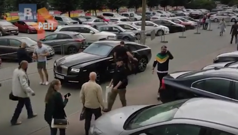 Мутри изскочиха от Rolls-Royce и пребиха буден гражданин ВИДЕО