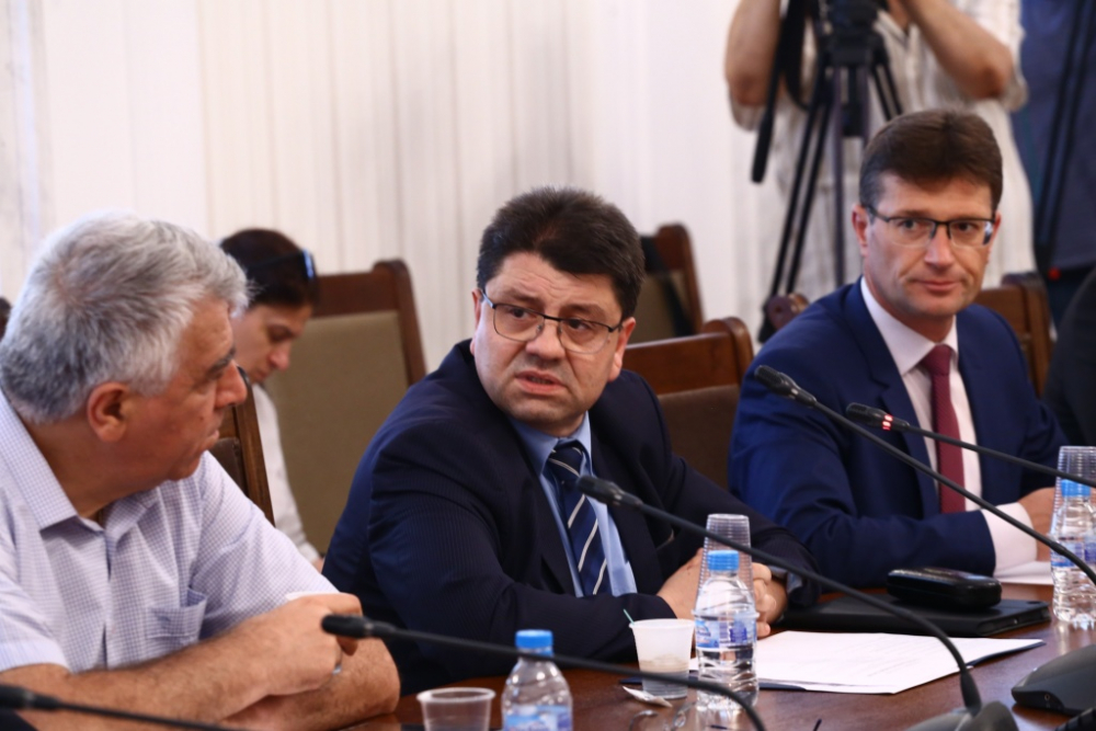 Старт на анкетната комисия, разследваща теча в НАП СНИМКИ