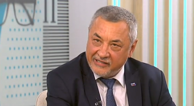 Симеонов: Нашенци дадоха червен картон на морето ни, отидоха в тъпата Гърция