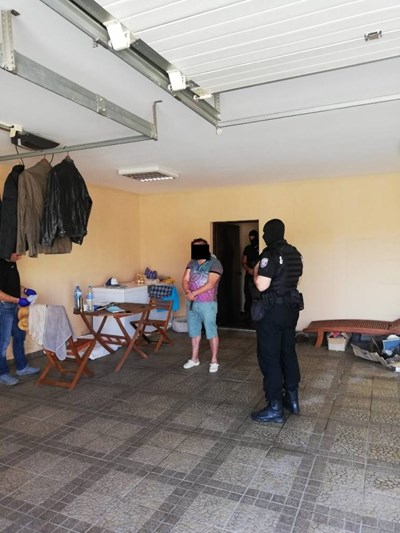 ГДБОП и Спецпрокуратурата удариха страховита банда, действала в три града СНИМКИ