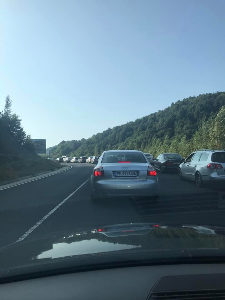 И в първия уикенд на август българите загърбиха Черноморието и задръстиха Маказа СНИМКИ