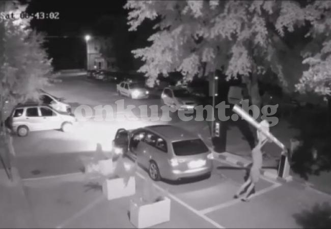 Арестуваха мъж, след като се "бори" с бариера 
