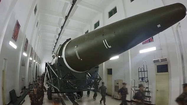 Супер секретни КАДРИ от командния център на ракетните войски на Китай 