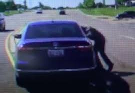 Смелчага спаси зрелищно живота на шофьор ВИДЕО