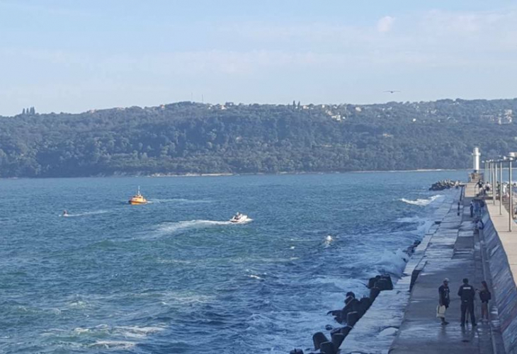 Младежи бедстваха в морето край Варна, секунди ги деляха от смъртта