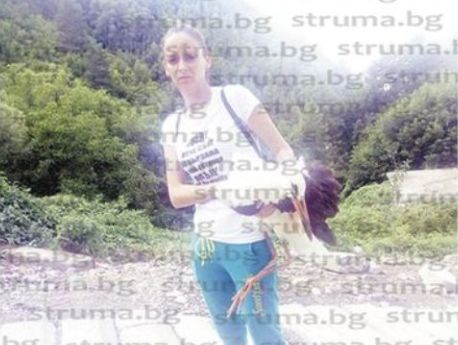 Цяло село говори за продавачката Александрина, която на път за работа...