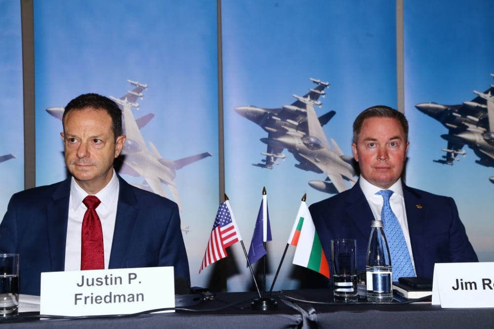 Показаха изтребителите F-16 Блок 70, които ще получи България СНИМКИ 