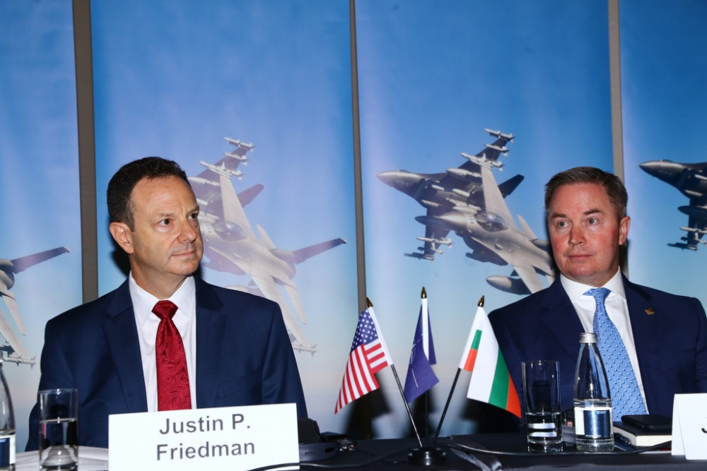 Показаха изтребителите F-16 Блок 70, които ще получи България СНИМКИ 