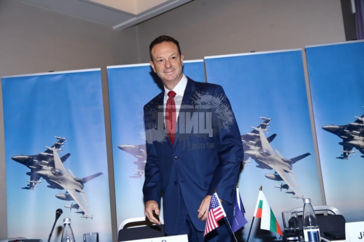 Показаха изтребителите F-16 Блок 70, които ще получи България СНИМКИ 