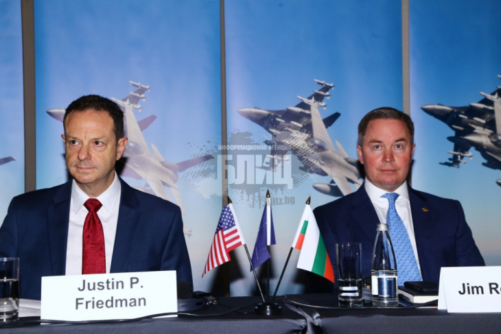 Показаха изтребителите F-16 Блок 70, които ще получи България СНИМКИ 