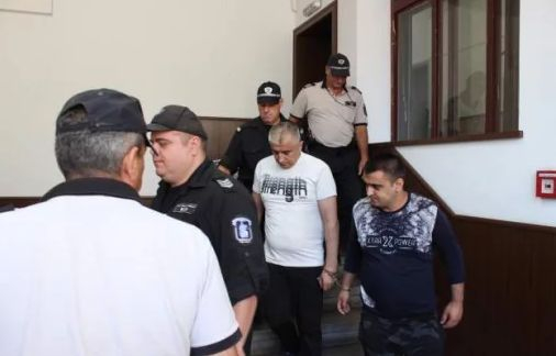 Бащата и синът, убили виден столичен бизнесмен, се разминаха скандално с показанията си