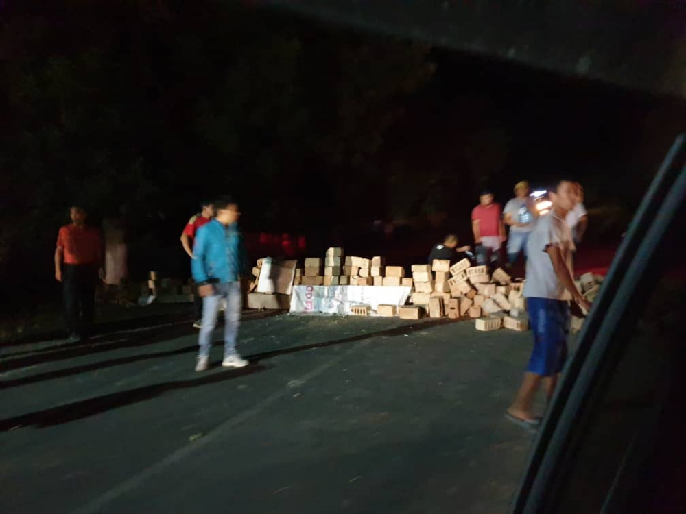 В Киргизия е страшно! Десетки ранени и убити при атаката на спецчасти срещу резиденцита на бившия президент ВИДЕО 