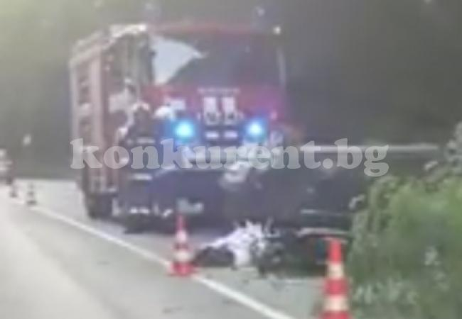 Кърваво меле с летовници на Е79, труп е покрит с чаршаф СНИМКИ