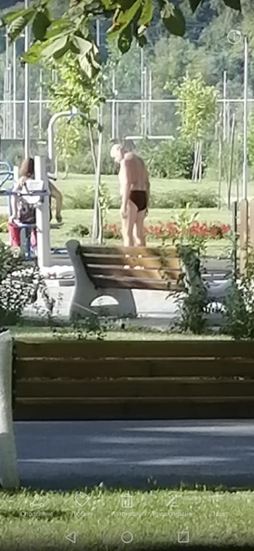 Разголен дядка потресе монтанчани! СНИМКИ 18+