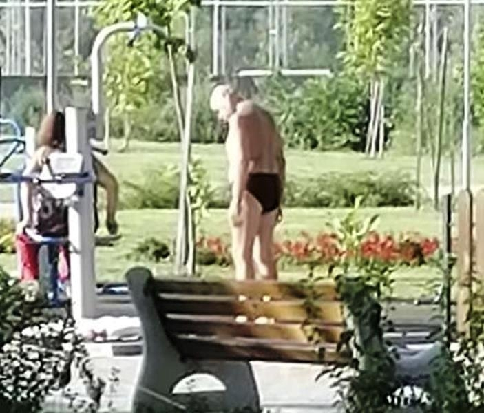 Разголен дядка потресе монтанчани! СНИМКИ 18+