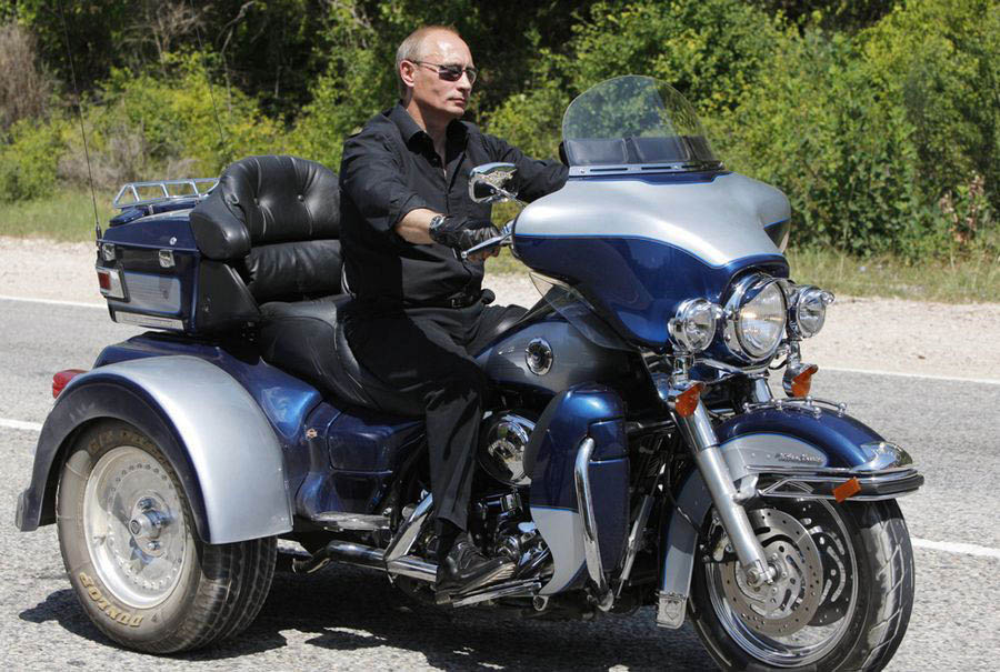Путин яхна мощен звяр заради Нощните вълци ВИДЕО