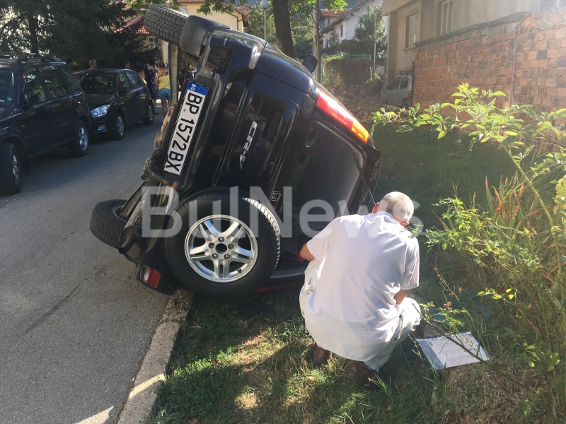 Джип навири гуми след зрелищна каскада във Враца СНИМКИ