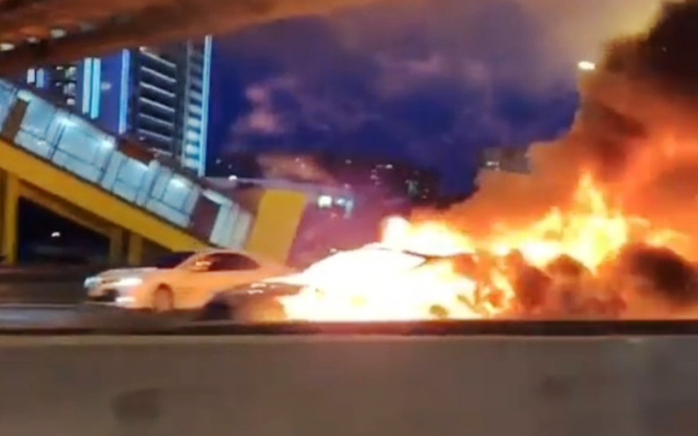  "Тесла" с банкер зад волана се взриви в Москва ВИДЕО