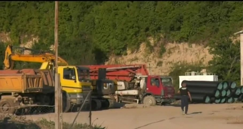СНИМКИ на кървавата бетонобъркачка, смяла жив мъж в Монтанско