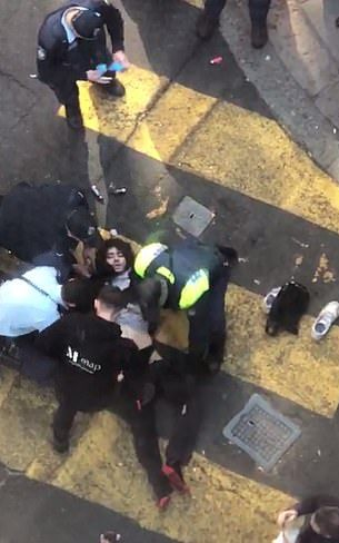Потресаващо! С крясъци "Аллах Акбар" нападателят в Сидни прерязал гърлото на жена ВИДЕО