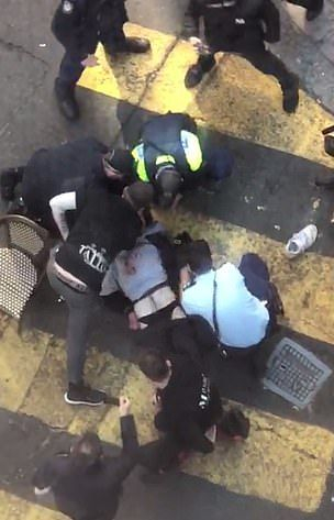 Потресаващо! С крясъци "Аллах Акбар" нападателят в Сидни прерязал гърлото на жена ВИДЕО