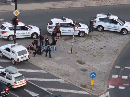 Извънредно! Почерня от полиция в Бургас, четирима са проснати по очи СНИМКИ
