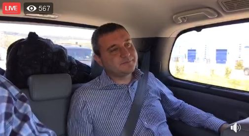 Борисов пак седна зад волана, ето къде отива НА ЖИВО